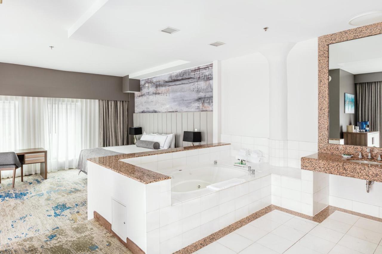 Atheneum Suite Hotel Детройт Экстерьер фото