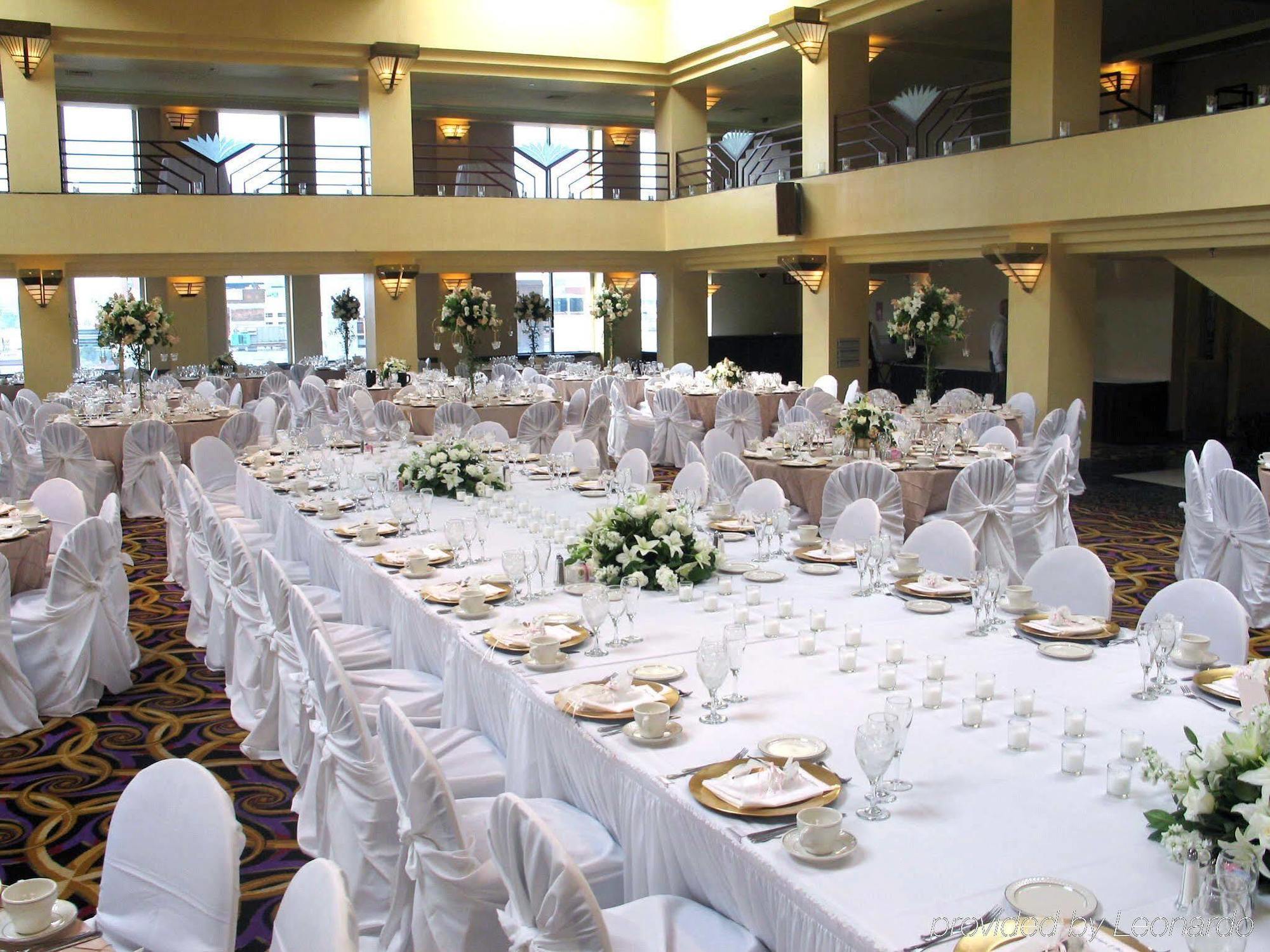 Atheneum Suite Hotel Детройт Экстерьер фото